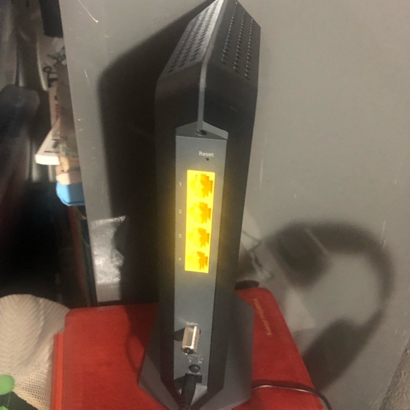 NETGEAR Nighthawk CM1200 DOCSIS 3.1 Multi-Gig Cable Modem, 4 Ethernet ports - Picture 12 of 13